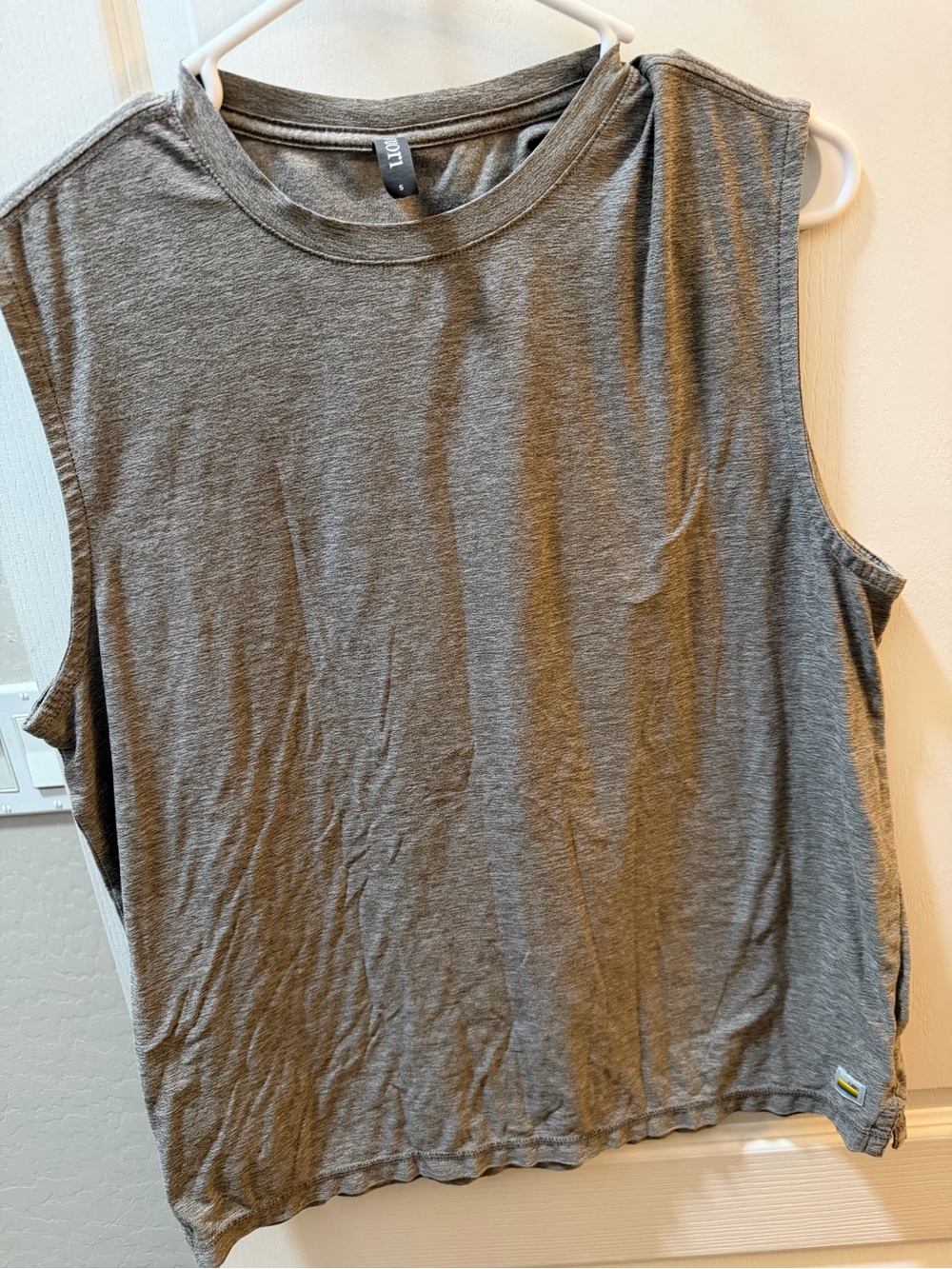 Vuori Sleeveless Muscle Tee in Heather Gray